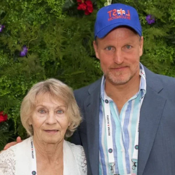 Diane Lou Oswald, Woody Harrelson’s mother, smiling warmly in a candid portrait that reflects her quiet strength and enduring influence.