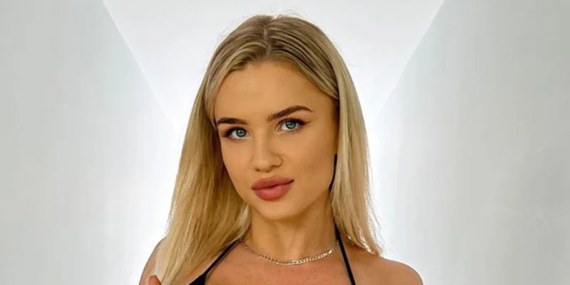 Daniella Hemsley posing confidently with blonde hair and subtle makeup, showcasing the influencer's transformation from boxing controversy to social media success.RetryClaude can make mistakes. Please double-check responses.